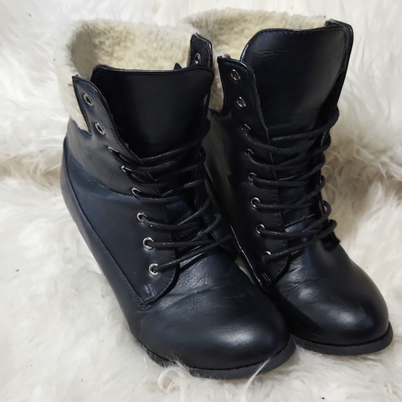 Black Laced heeled booties size 6 - Picture 2 of 2